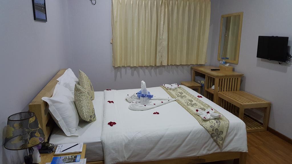Asian Smile Hotel Yangon Exteriör bild