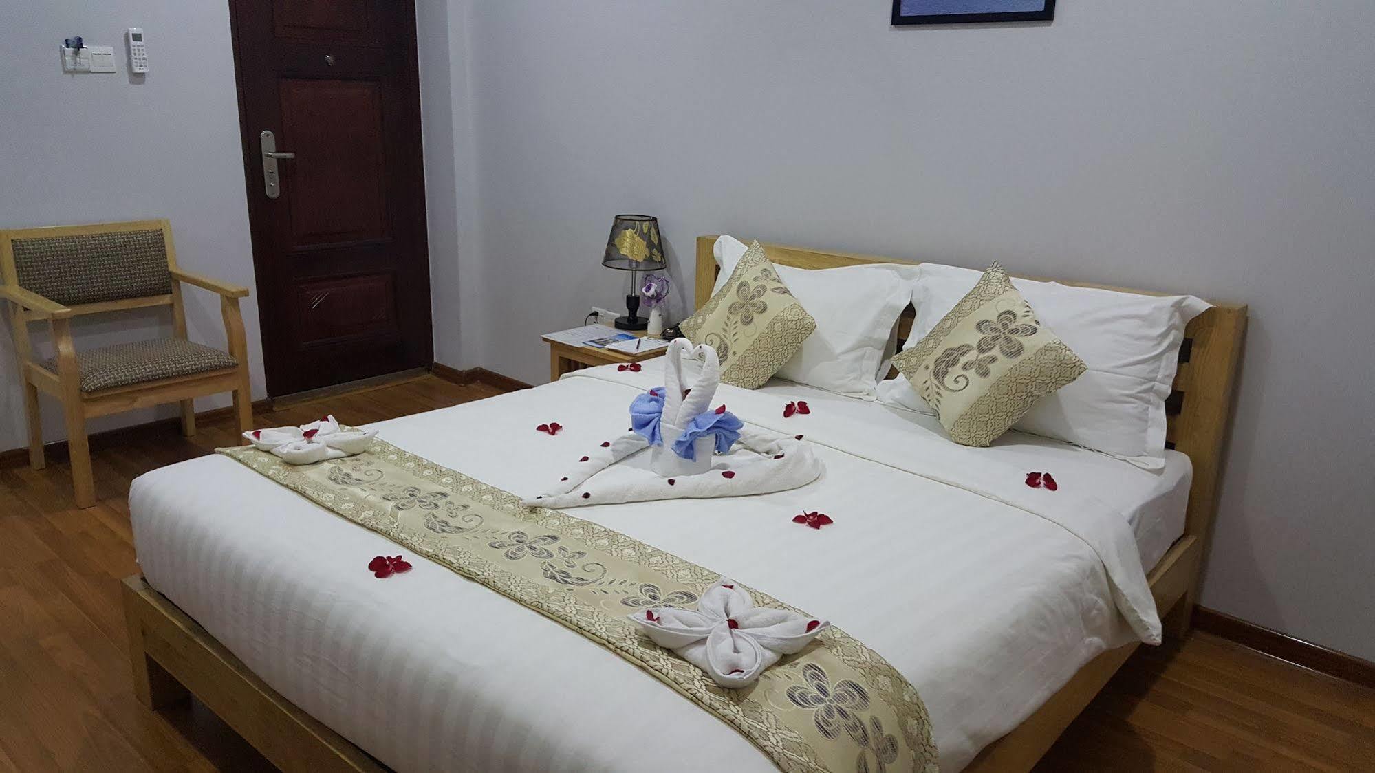 Asian Smile Hotel Yangon Exteriör bild