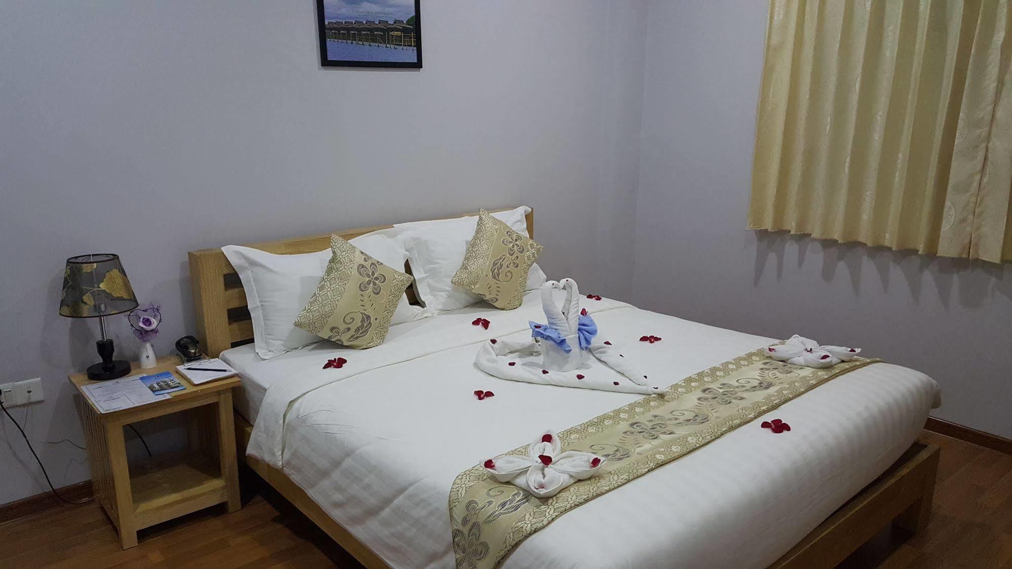 Asian Smile Hotel Yangon Exteriör bild